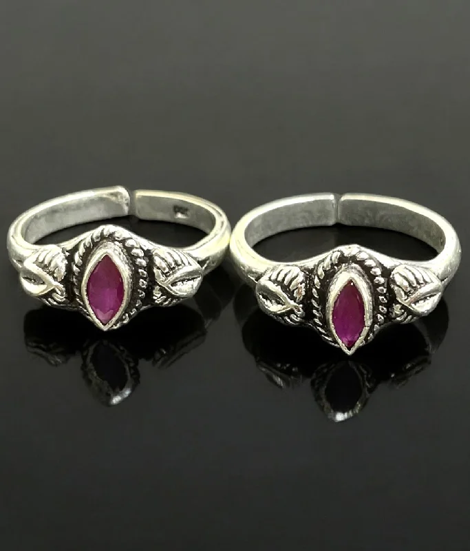 Light filigree engagement rings-The Varnika Silver Gemstone Toe-Rings