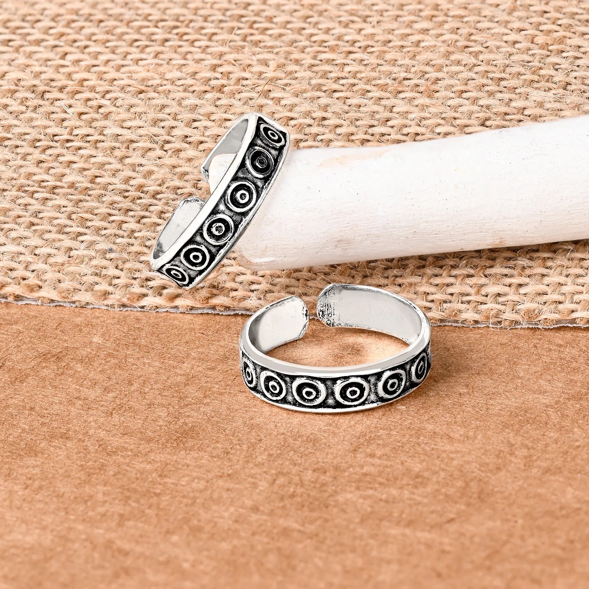 Light filigree engagement rings-Oxidised Circular Toe Ring