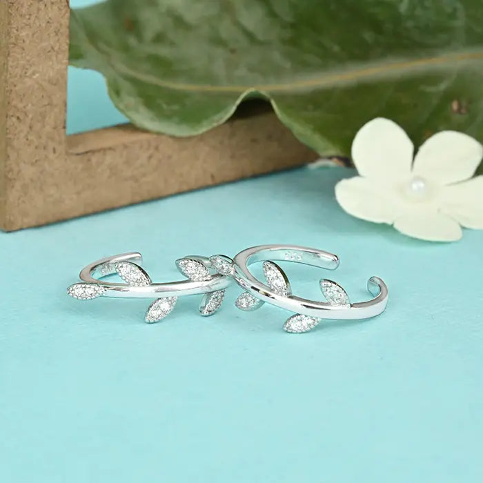 Swirl shape engagement rings-Leaf Charm Toe Ring