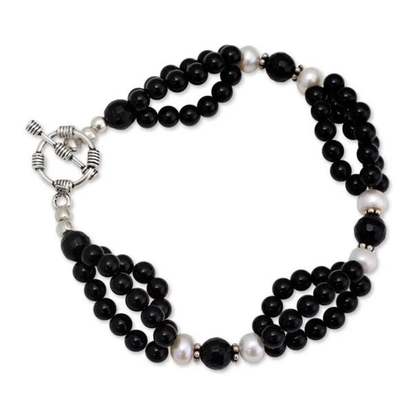 Tiny star bangles-Onyx and Pearl Beaded Bracelet, 'Extravaganza' (India) - 7'6" x 9'6"