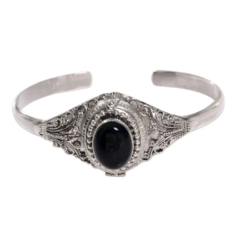 Tiny star bangles-Handmade Sterling Silver Deep Gaze Onyx Bracelet (Indonesia)