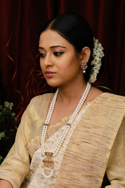 Oval drop necklaces-Ainara Traditional Pearl Necklace Set