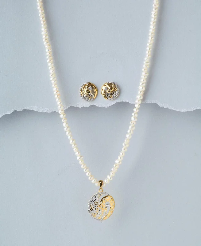 Old medallion necklaces-Beautiful Pearl Necklace Set