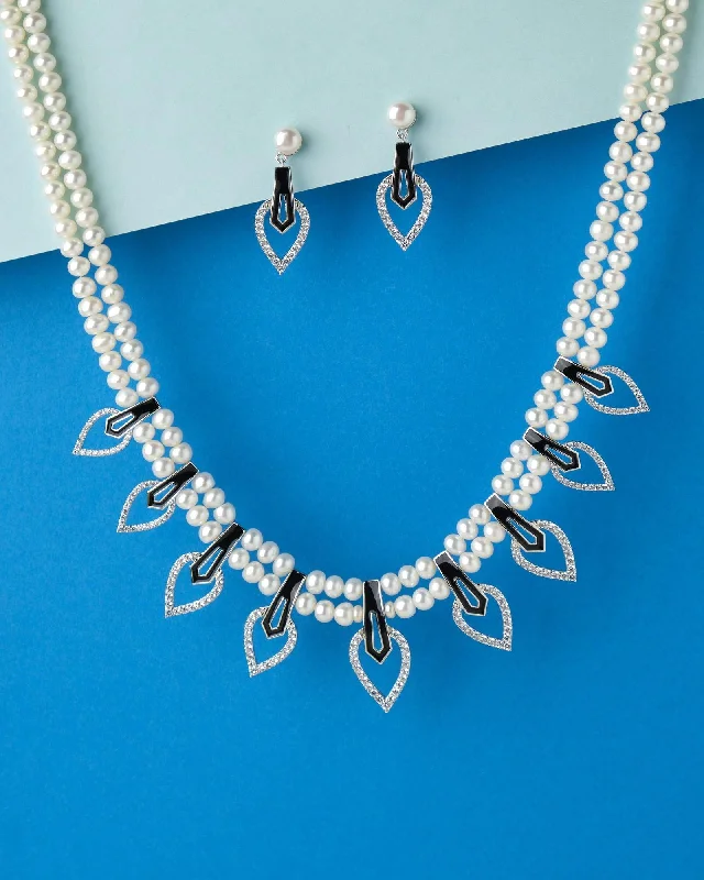 Swirl shape necklaces-Artistic Leafy Pearl Necklace Set