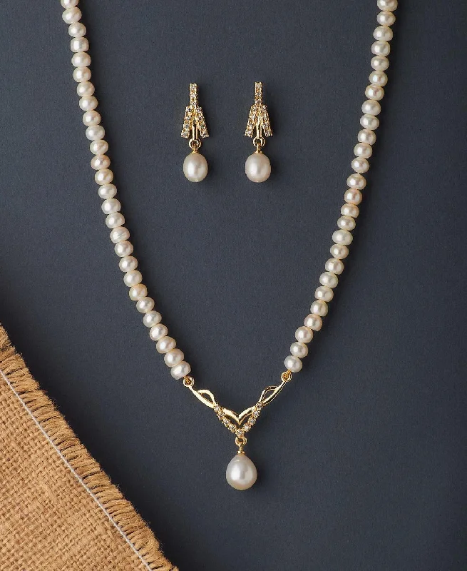 Long pendant necklaces-Beautiful Stone Studded Pearl Necklace Set