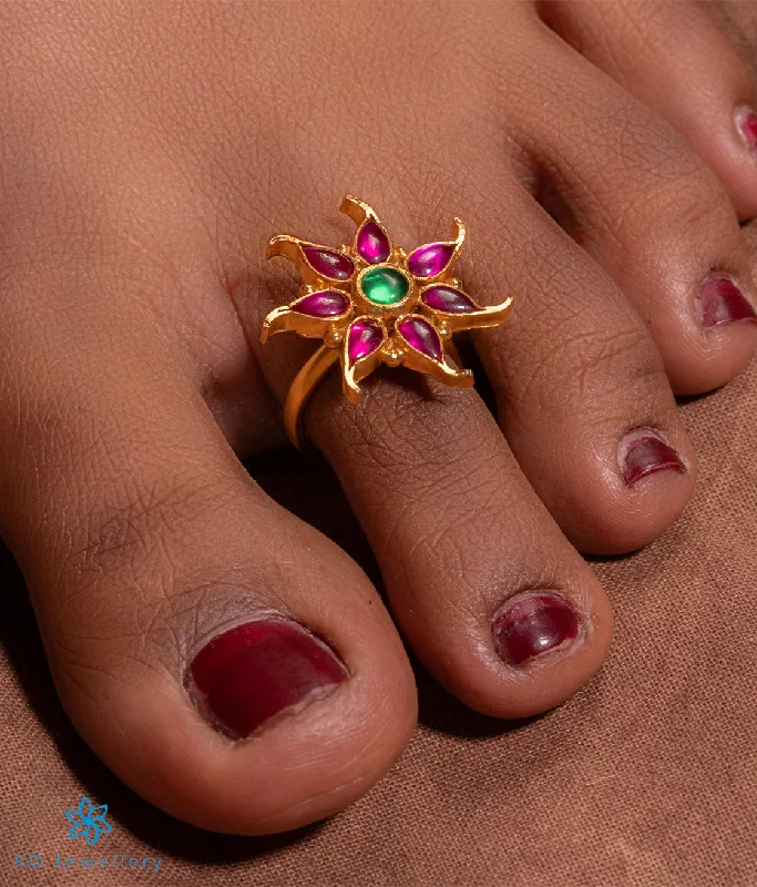 Lily design engagement rings-The Sahitya Silver Kempu Toe-Rings