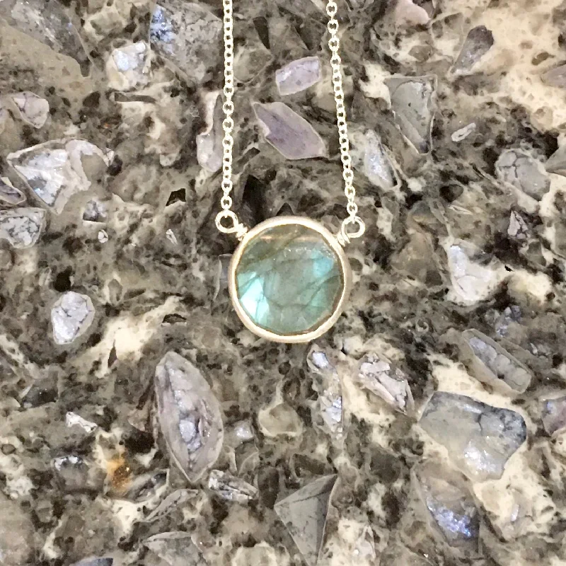 Celestial charm necklaces-Faceted Labradorite Cabachon Pendant Necklace