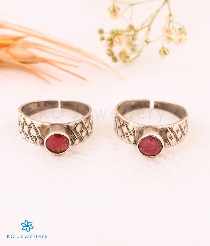 Light filigree engagement rings-The Purabi Silver Gemstone Toe-Rings (Red)